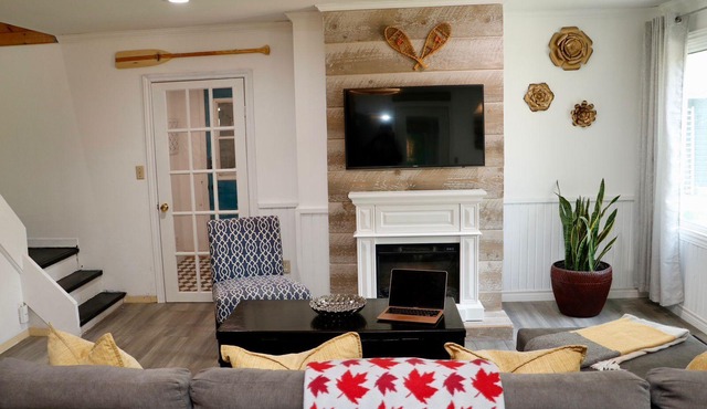 Cozy spa like cottage w/Hot tub + Sauna 3 mins to lake. Pet friendly🐾