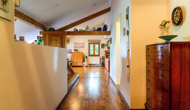 Cozy, spacious attic studio, only 24 KM from Munich center in Straßlach-Dingharting