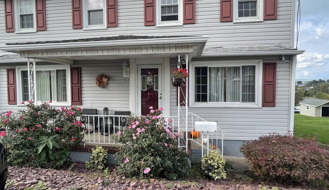 Cozy Spacious FamilyFriendly 4B Residential Home