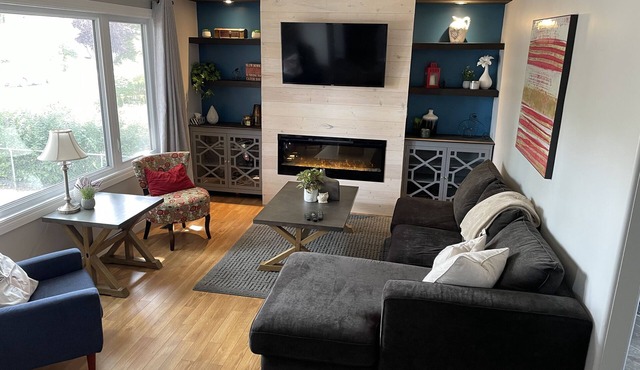 Cozy Space, 5mins to outdoor pools, shops, and restaurants.