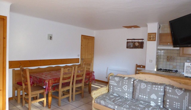 Cozy & Spacious Chalet, Large Terrace, Sleeps 8
