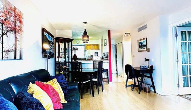 Cozy Spacious 2Bedroom 1 Bathroom, close to BEACH and FREE Parking!