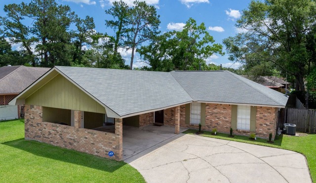 Cozy spacious 3 bedroom 2 bathroom home.