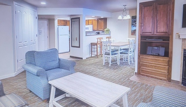 Cozy spacious 3-bedroom apt sleeps8 in Zephyr Cove with Wi-Fi, fitness room