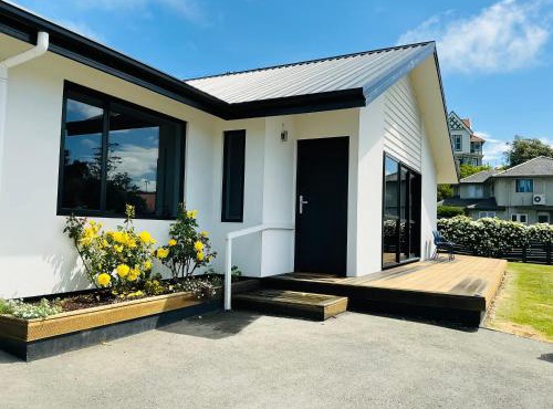 Cozy & Spacious 3-Bedroom Home with Rose Garden - Town Centre Oamaru