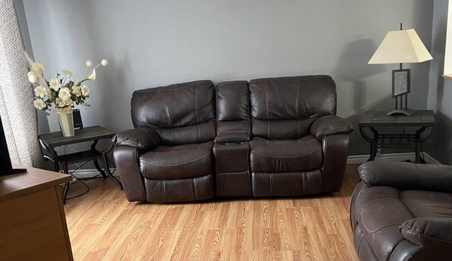 Cozy spacious 5 bed 2 bath home