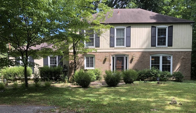 ⭐️Cozy spacious 🛏 5bd home with fire pit area 🔥