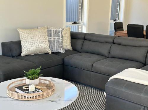 Cozy & Spacious 5BR Family Home with Free On-Site Parking