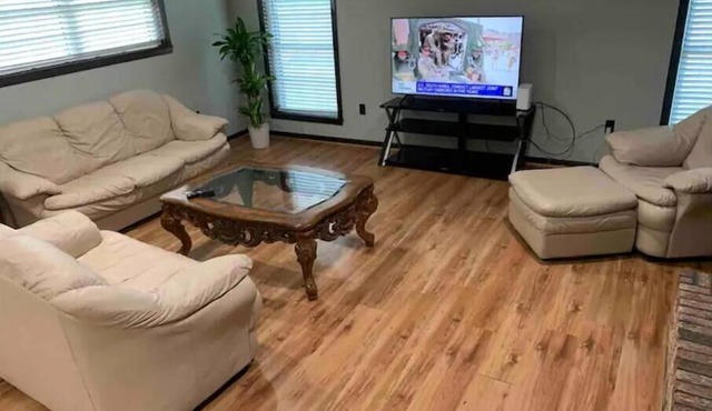 Cozy, Spacious and Clean Home, Close to I-10