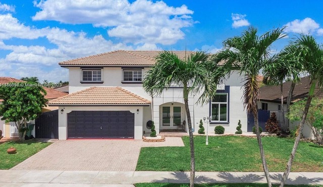 Cozy, spacious and peaceful 4-bedroom, the perfect place to unwind and relax