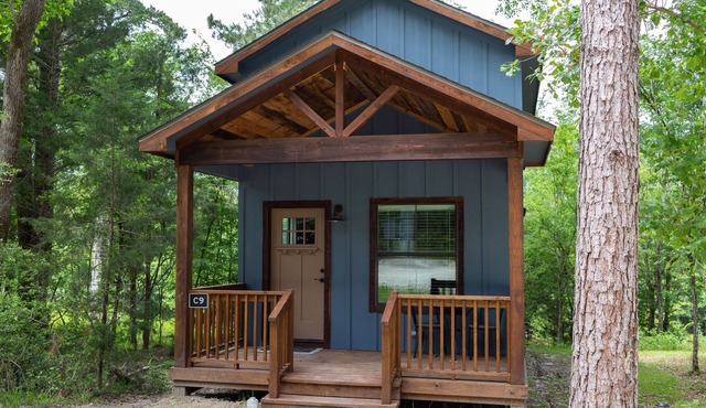 Cozy, Spacious, and Right on the Banks of Rocky Creek, Two Creeks Crossing Resort