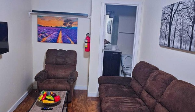 Cozy, Spacious and Tidy 1 bedroom Suite