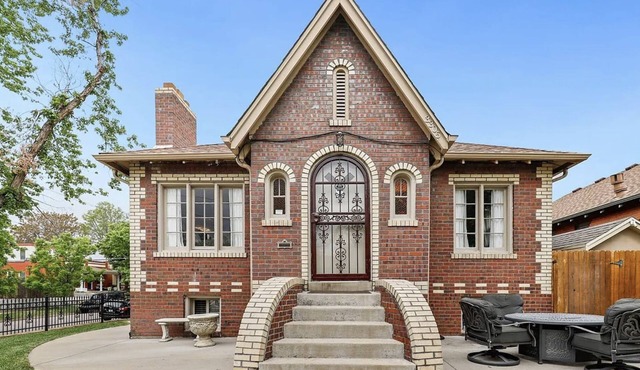 Cozy & spacious apartment walking distance to the best of Denver!