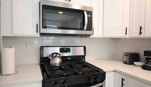 Cozy Spacious Apt/Luxury/Yale/Parking/Free Wine