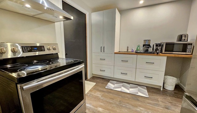 Cozy, Spacious & Beautiful Basement suite in Cambridge near 401 Townline exit