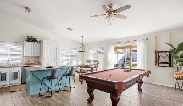 Cozy, Spacious, Charming, Convenient, Family - King - Billiard -
