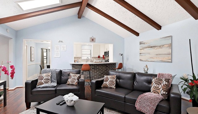Cozy Spacious Family Pets Woodsy Gazebo with game room office