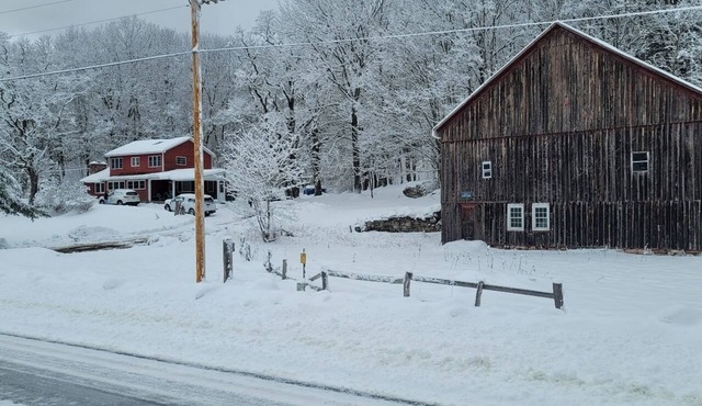 Cozy, Spacious, Farmhouse with Views, 10 Min. to Gore Mt. - Hannah's Birch Farm