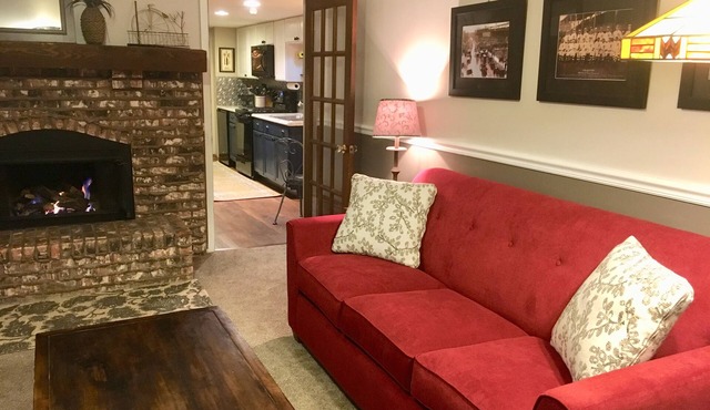 Cozy & Spacious Guest Suite in Beautiful, Quiet Neighborhood