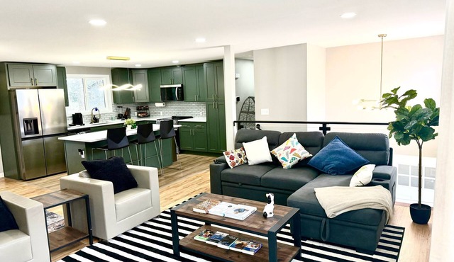 Cozy Spacious Home Near Muckleshoot, Pet Friendly