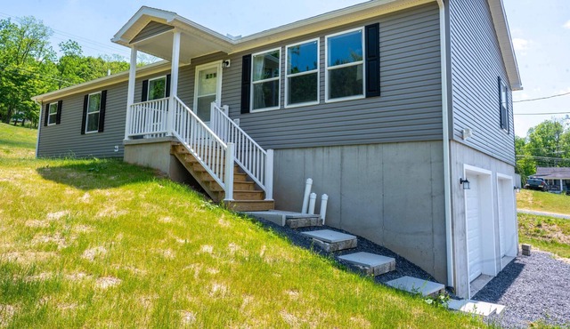 Cozy, Spacious Home w/Yard, Fire Pit- (Near PSU)