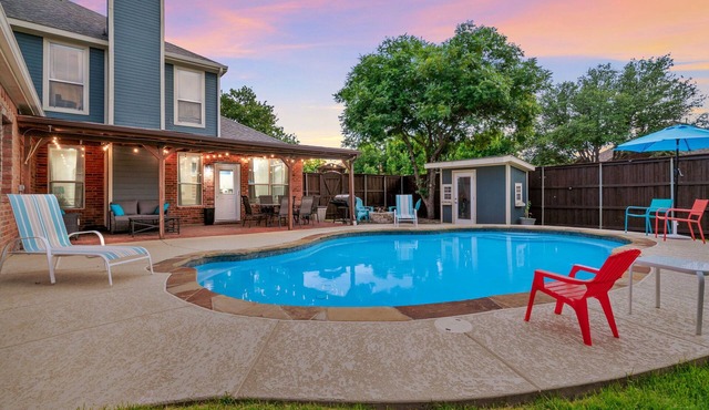 Cozy & Spacious Home w/Private Pool, BBQ, Game Room close to DFW, Sleeps 10-12