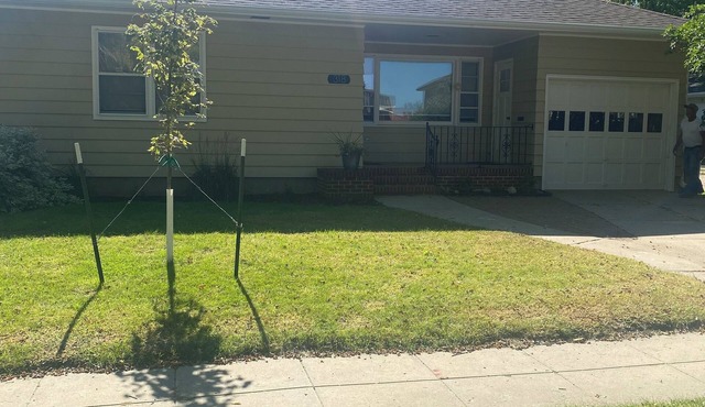 Cozy, spacious house located near historic downtown near shopping and dining.