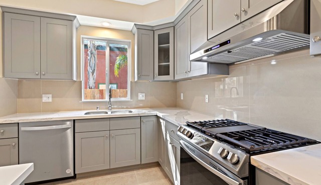 Cozy spacious house near RoseBowl, DTLA, and more