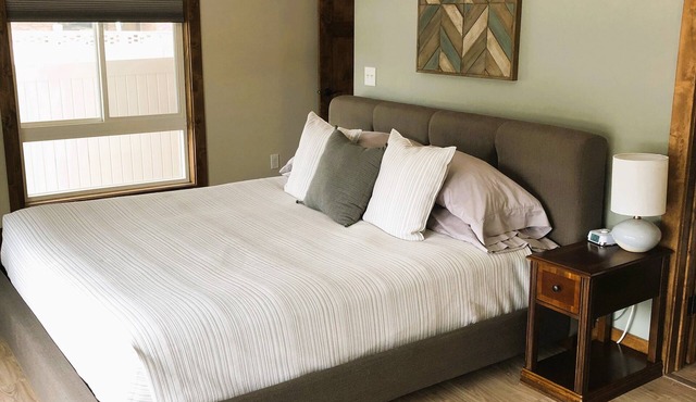 Cozy spacious king bed suite, In the heart of Historic Helena, Montana!