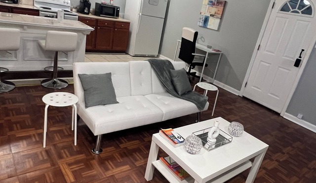 Cozy & spacious private Basemet