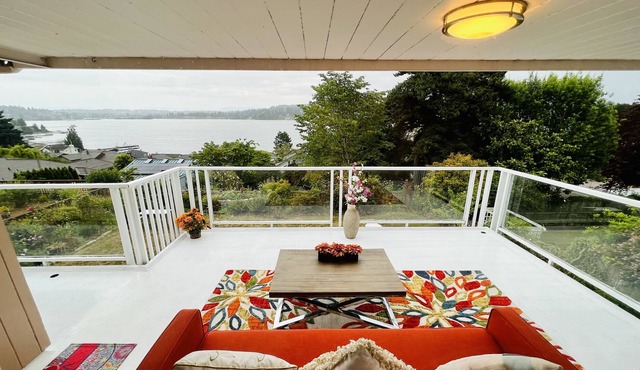 Cozy & Spacious 2B1B w/Lake Wash and MtBaker View