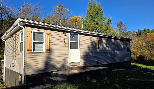 Cozy Sparta Getaway Near Indian Lakes, New Hot Tub!