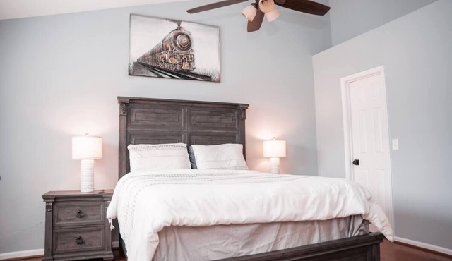 Cozy Springfield Townhome/WIFI/Pet Friendly