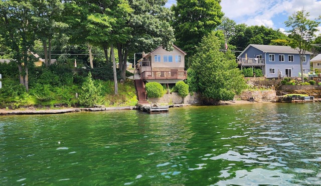 Cozy St. Lawrence waterfront cottage. Two bedrooms, 1 bathroom sleeps 4!