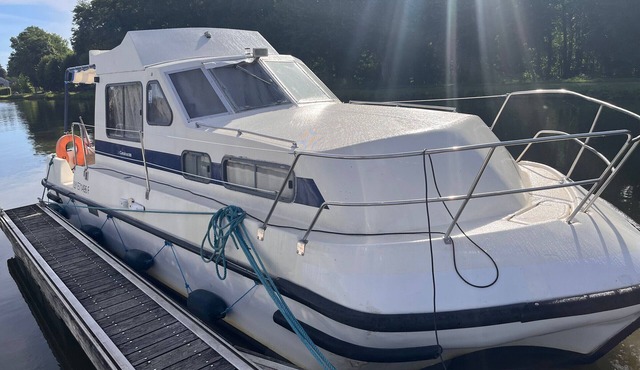 Cozy Stationary Boat for 5 Guests