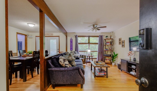 Cozy Stay at The Greenwood!