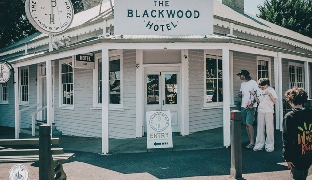 Cozy Stay for 2 in the Lush Surrounds of Wombat Forrest near Melbourne