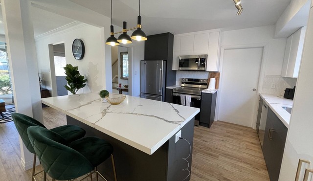 Cozy stay in Burlington's bungalow