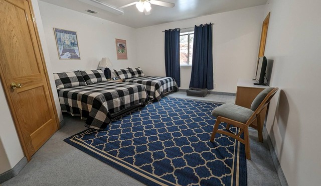 Cozy Stay in Cabin, Pet Friendly! - Room 110