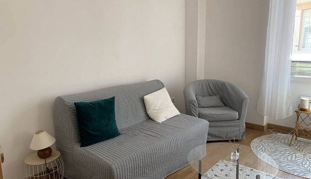 Cozy Stay in Reims with Parking and Private Terrace