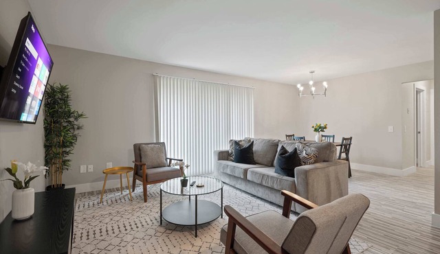 Cozy Stay Modern Comfort in the City