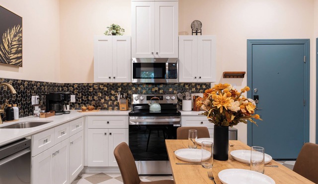 Cozy Stay Near Downtown Bryan Cafés & Boutiques