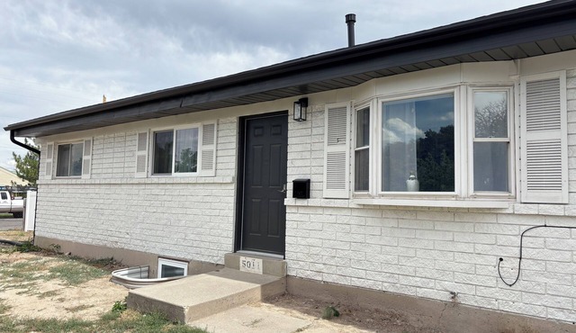 Cozy Stay Near Shops & Restaurants 15 Min to Downtown