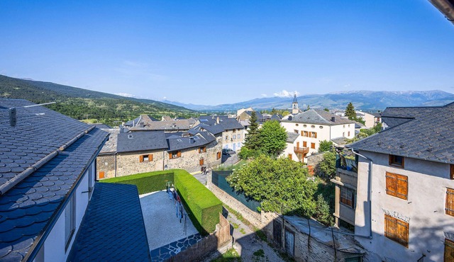 Cozy Stay, Picturesque Village with Mountain View