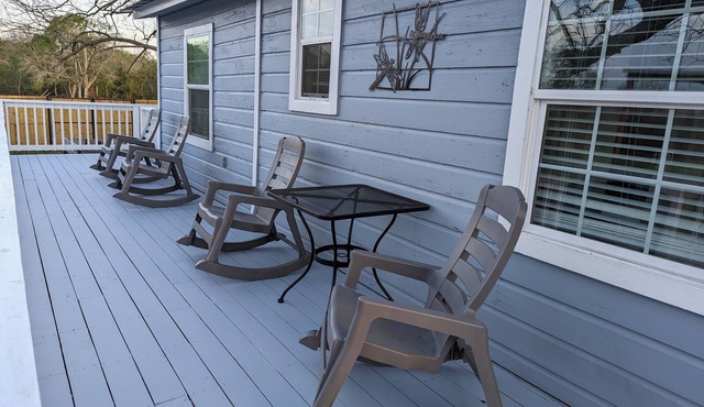 Cozy Stilt Cottagen“Charming Stilt Cottage by Park, Walk to The Brazos River!”