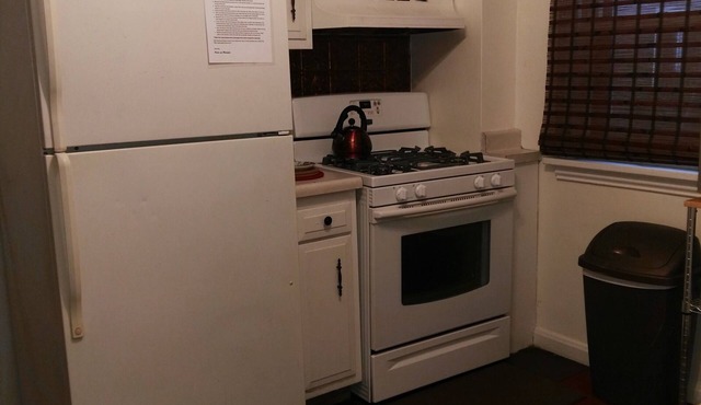 Cozy Stone Castle 12 Mins To CWRU/Cleveland Clinic