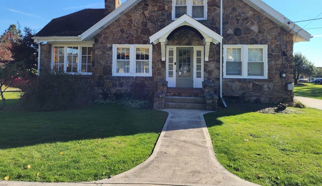 Cozy Stone Cottage Foxburg