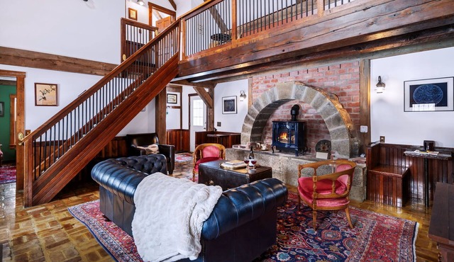 Cozy Storybook Cottage for Winter Getaway!