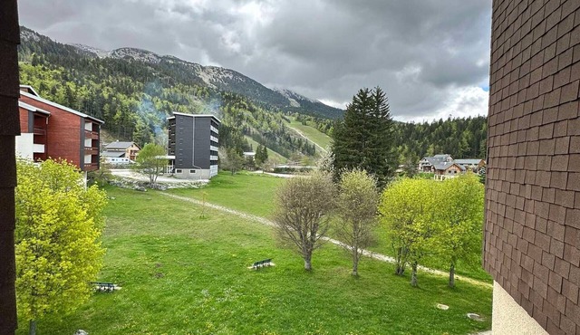 Cozy Studio at Ski Slopes with Balcony, Parking & Elevator