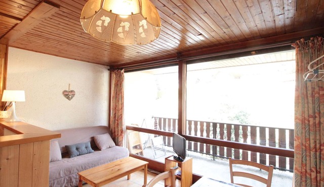 Cozy Studio for 4 in Village Center, Near Ski Lifts, Shops, and Amenities